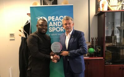 Peace and Sport President receives the Global Peace Torch Bearer Award by Youth Icons Ghana