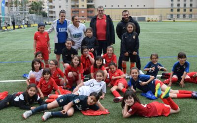 Mélissa Plaza plays peace through football with girls from AS Monaco