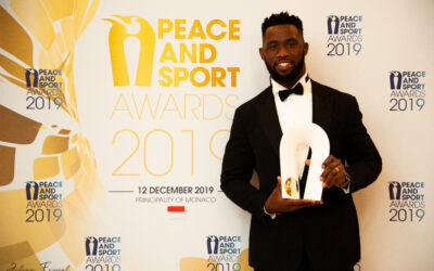 Siya Kolisi wins the Peace and Sport “Champion of the year” award